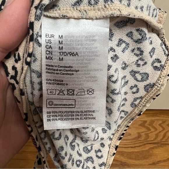 Divided by H&M Leopard Print Spaghetti Strap V-Neck Bodysuit Size Medium - Picture 7 of 10